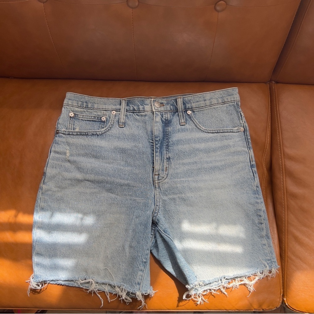 Madewell Women’s Sz 30 High Rise Mid Length Light Blue Denim Shorts Frayed - Picture 2 of 9
